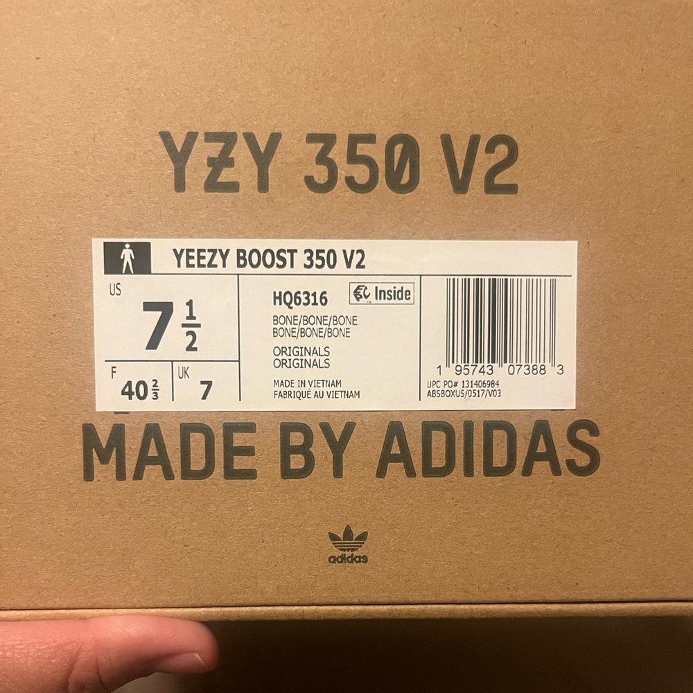 BRAND NEW - Yeezy 350 V2